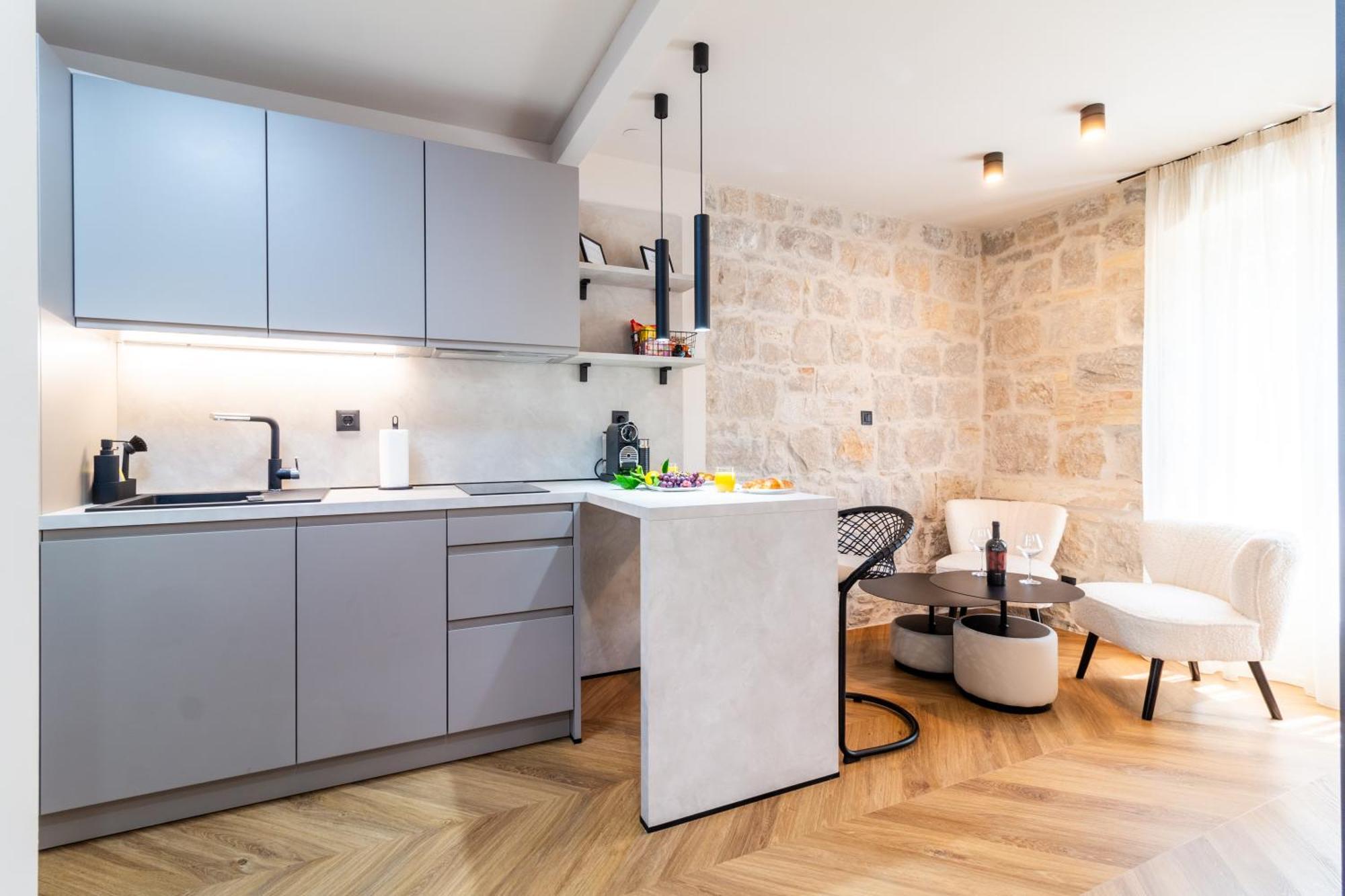 Apartment Centre In Stone House Split Exterior foto