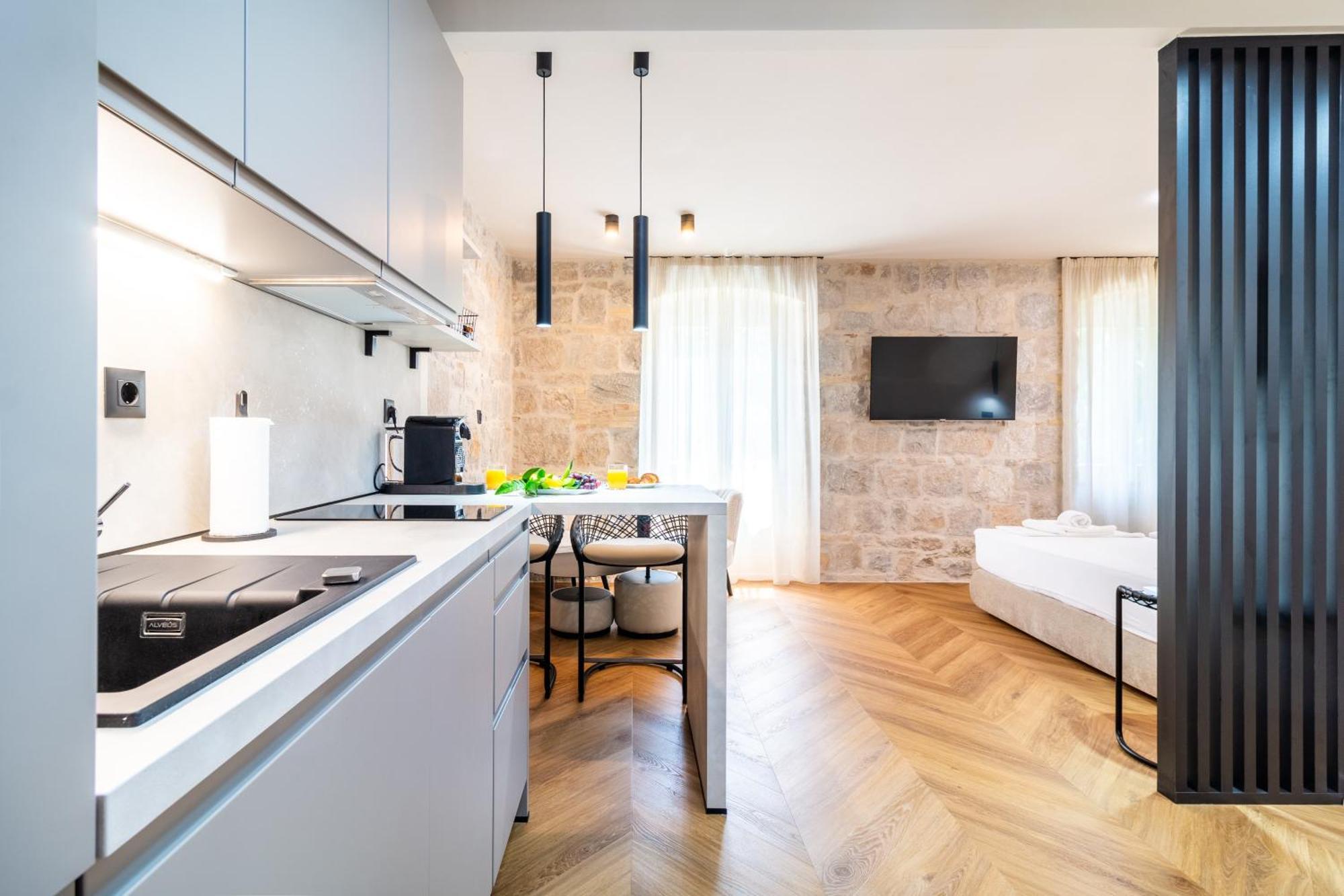 Apartment Centre In Stone House Split Exterior foto