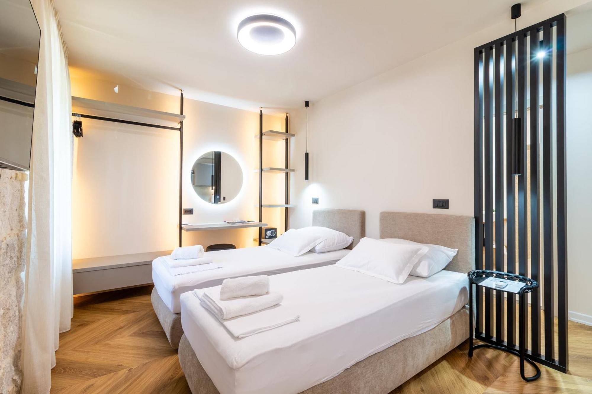 Apartment Centre In Stone House Split Exterior foto